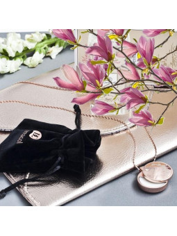 Collar con perfume en...