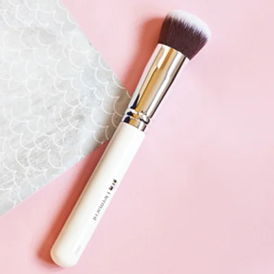 D52 Foundation & Powder Brush